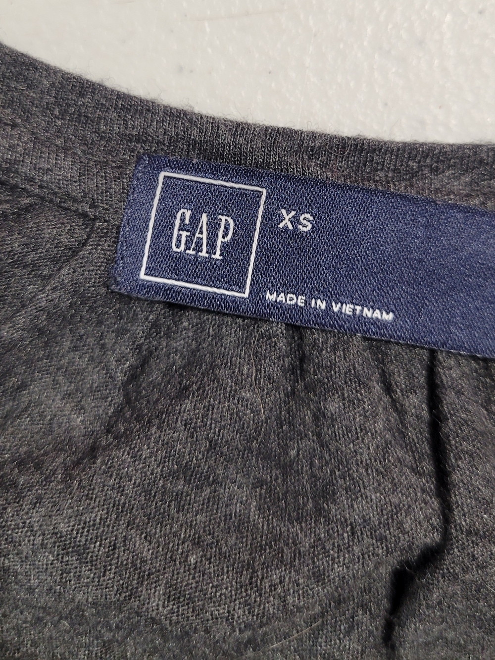 GAP Gray Long Sleeve Scoop Neck Tee - Picture 2 of 3